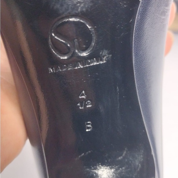 Vaneli Black and Brown Sneakers Comfort size 4 pre owned Exellent condition - Picture 8 of 10